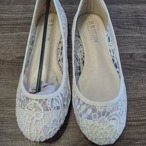 De Blossom White Lace Flats, Size 7 Wide